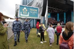 Псковские росгвардейцы обеспечивают общественный порядок в период проведения ХХХIХ Международных Ганзейских дней