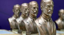 Работнику Псковского областного центра народного творчества Анатолию Чиликину вручили премию Анатолия Луначарского 